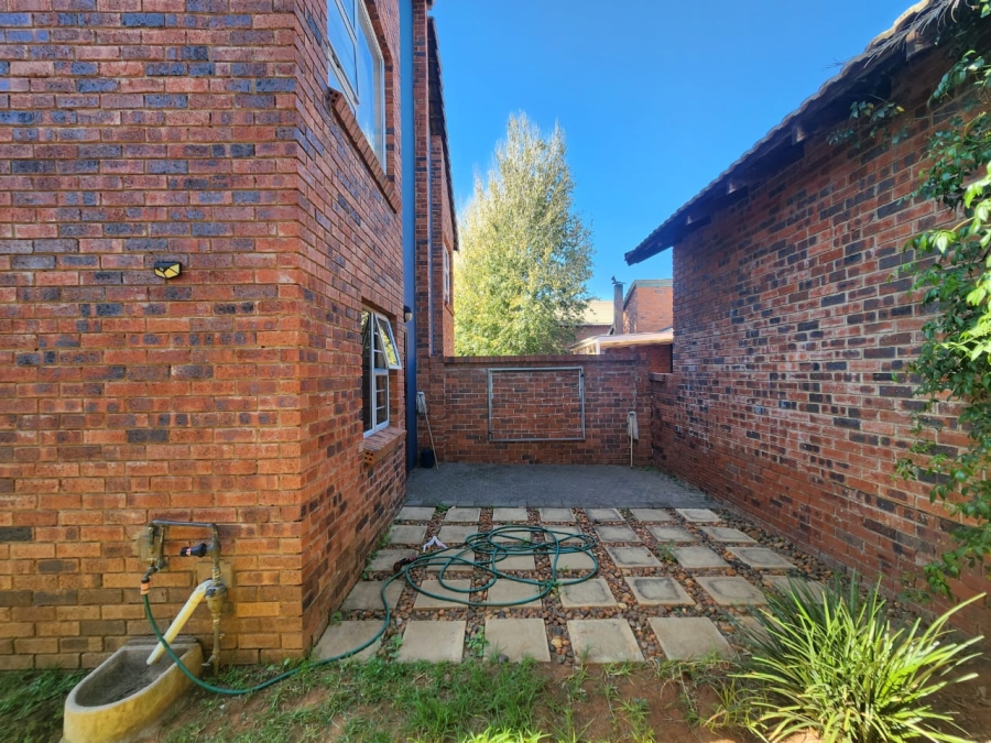 To Let 2 Bedroom Property for Rent in Pentagon Park Free State